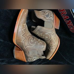 Cowboy boots women